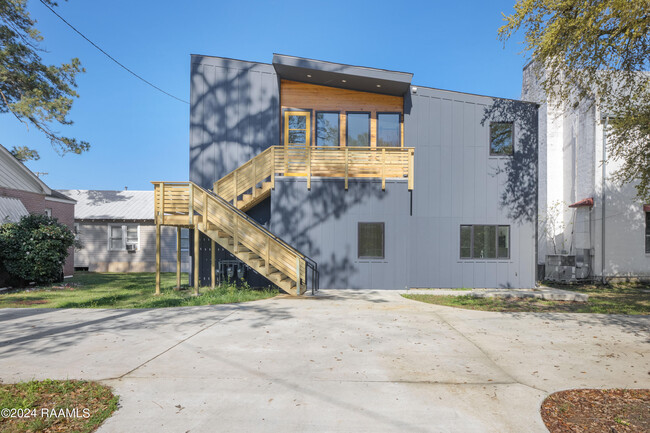 Photo - 306 W Taft St Townhome