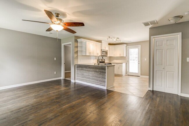 Photo - 567 Ashburton Ave