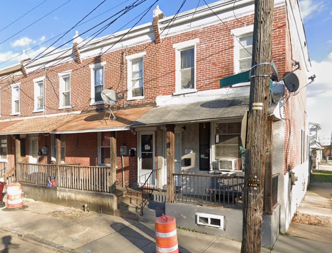 Building Photo - 8 S Dupont St