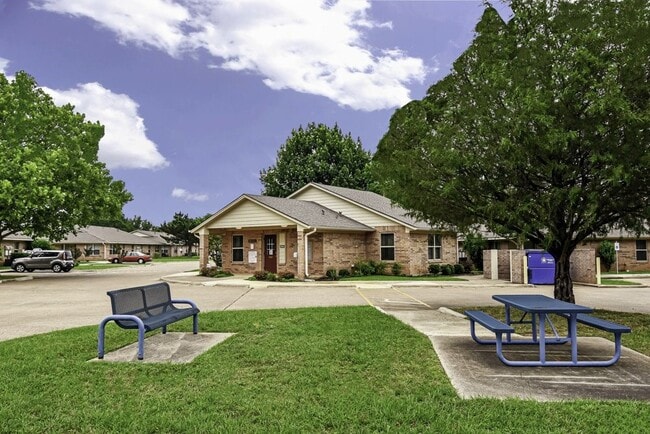 Photo - 417 E Main St