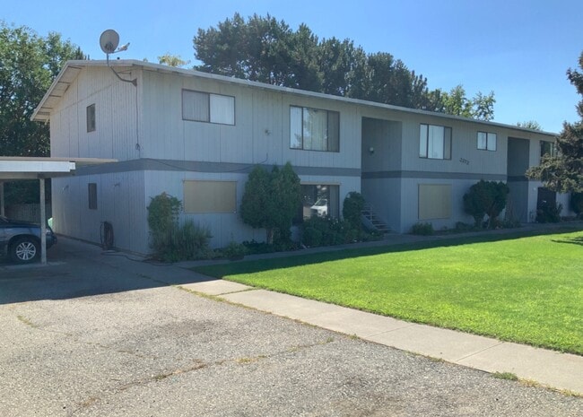 Photo - Harper on Hood