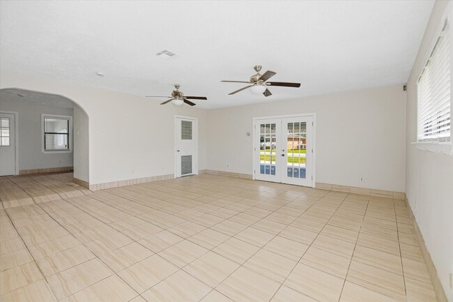 Photo - 501 Ladd St
