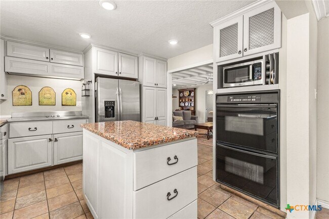 Photo - 1105 Lakeview Dr