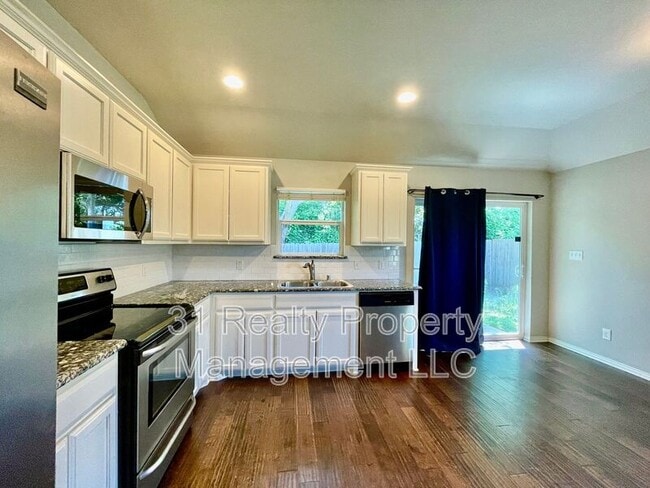 Photo - 3115 N Hickory St