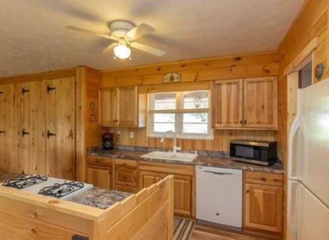 7115 Rutledge Pike