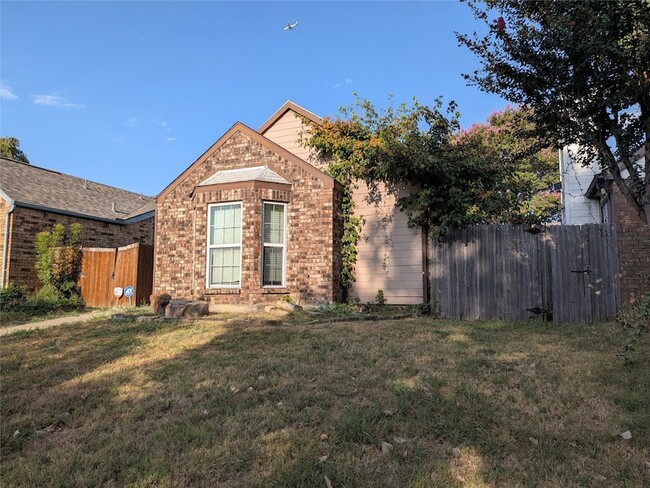 Photo - 323 Teakwood Ln