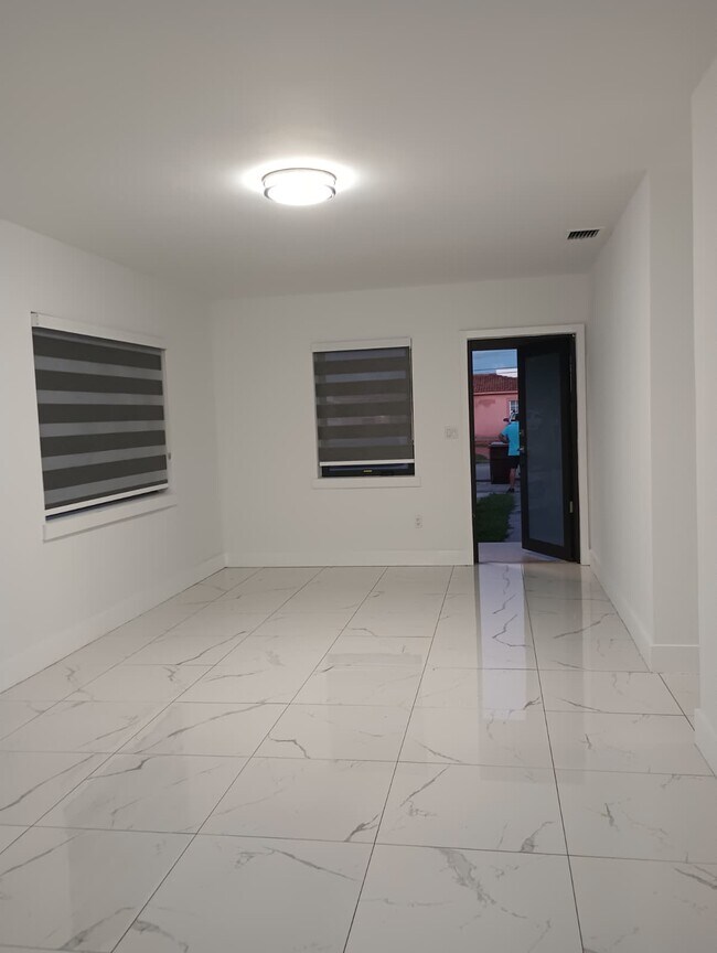 Photo - 3820 E 9th Ln