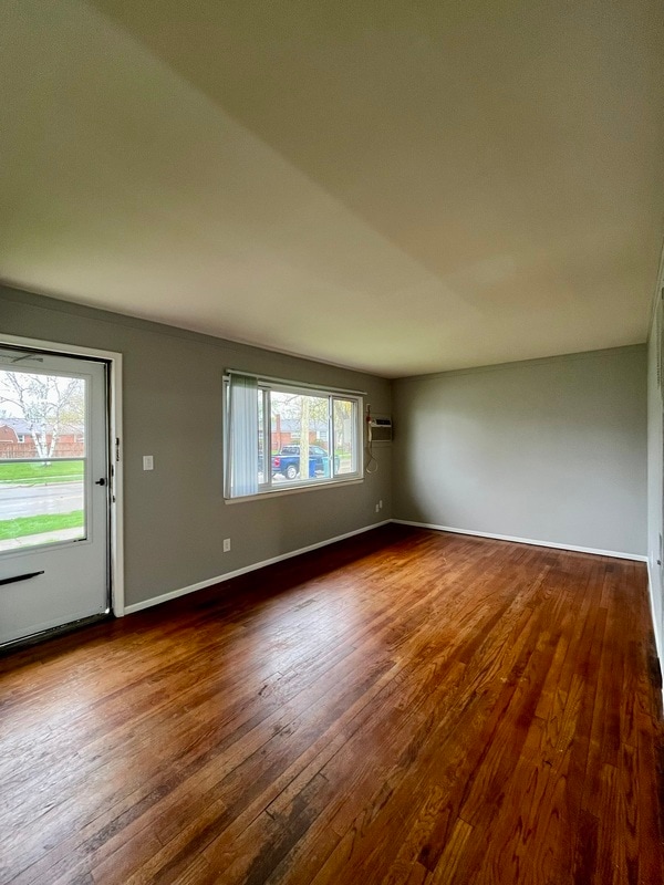 Photo - 1454 Goddard Rd