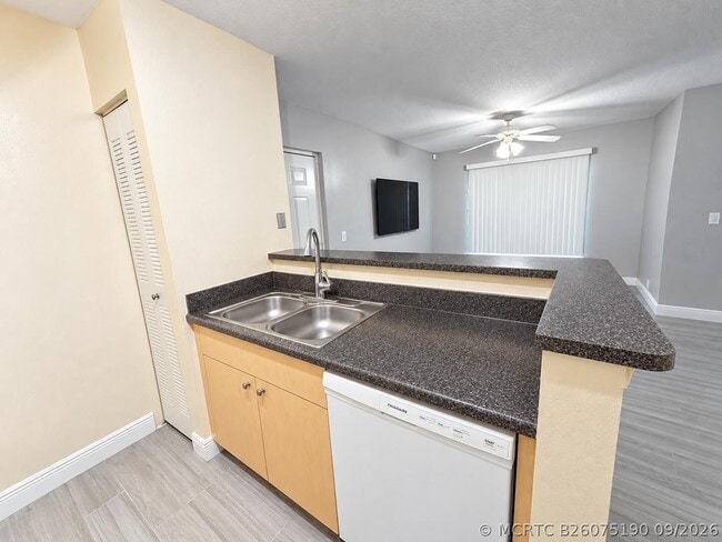 4241 San Marino Blvd Unidad 206