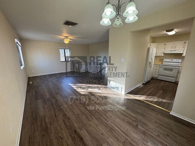 Photo - 605 W 15th St