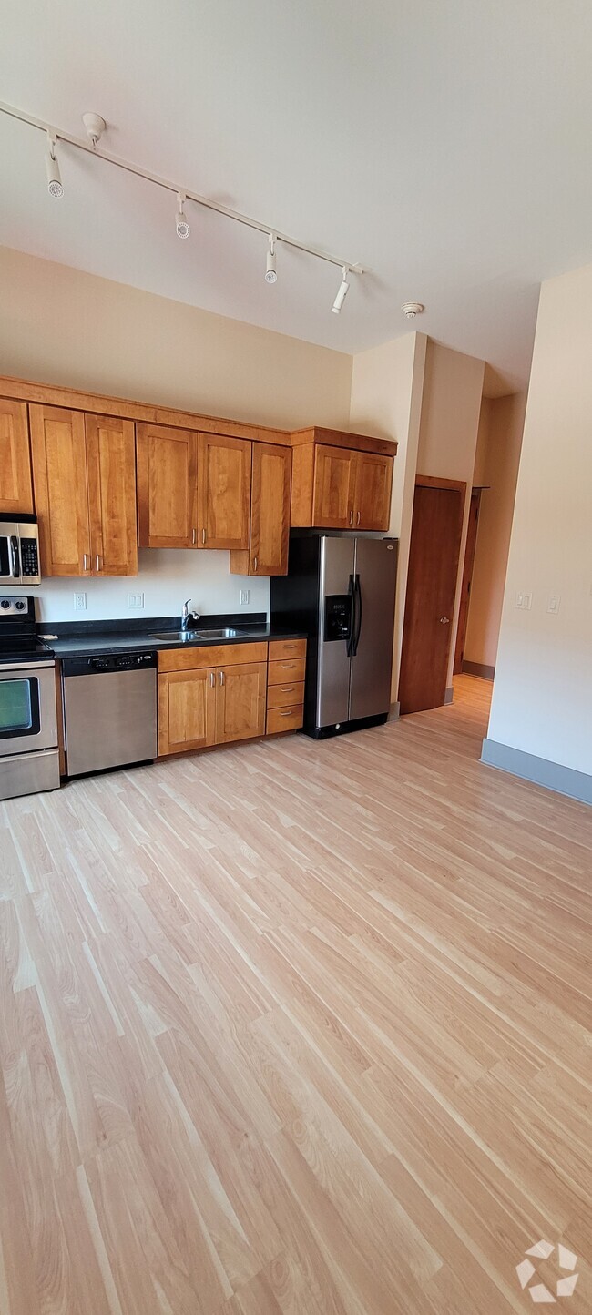 Building Photo - 537 W 2nd St Unit Suite 205 Rental