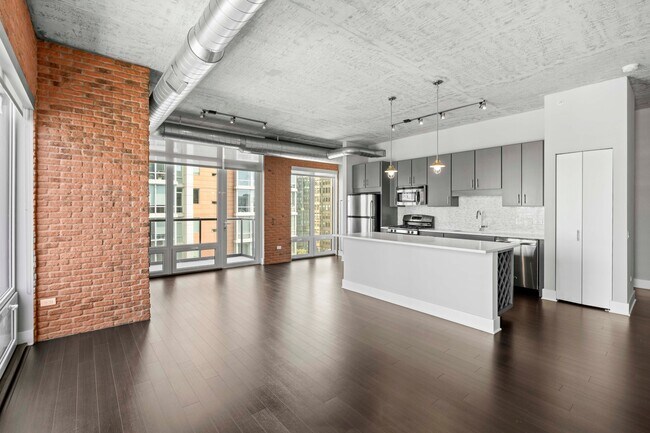 Photo - 114 W Polk St