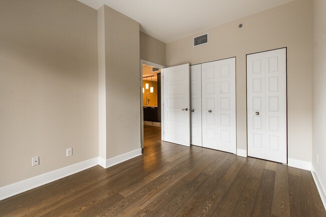 Photo - 795 Chem. du Bord-du-Lac-Lakeshore Unit 112