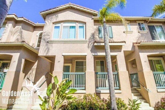 Building Photo - Immaculate 3Bdm 2.5Ba Townhouse with 2-Car Garage