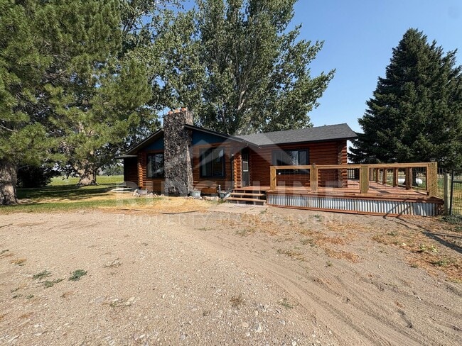 Building Photo - Country Living on 5 Acres | 3 Bed • 2 Bath Log Home | Shelley, ID
