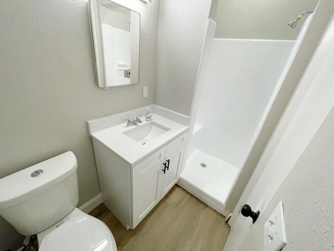 Photo - 321 E 4th St