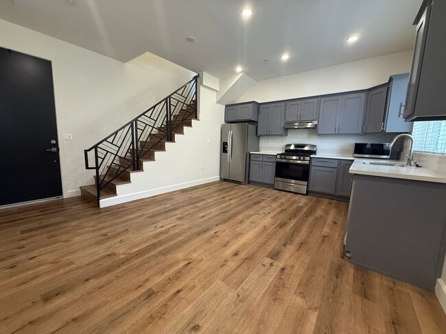 Photo - Beautiful 1-Bedroom Condo with an Office Space in Sherman Oaks! Unit 102