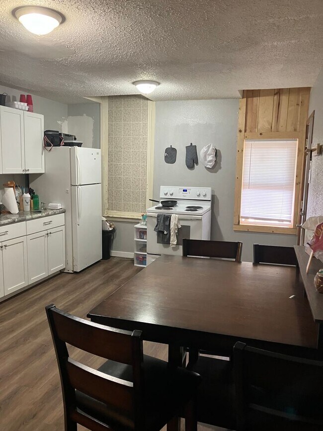 1208 State St Unit 1208