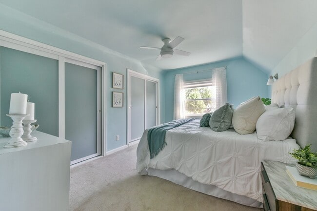 Photo - 402 E Calumet Rd