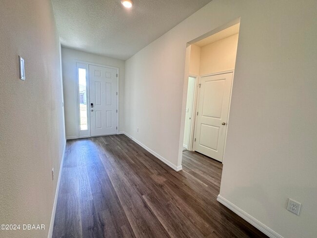 Photo - 341 Merimont Ln