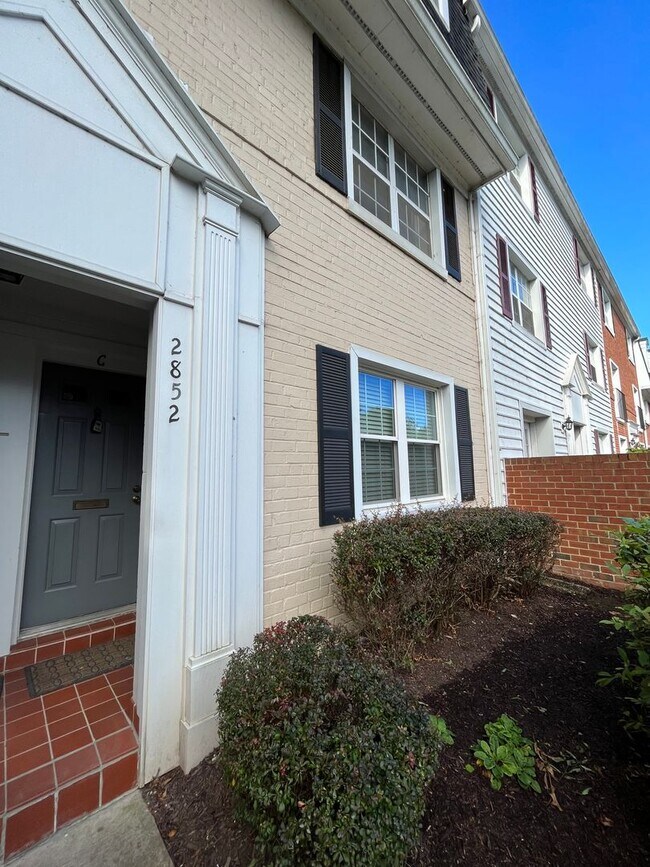 2852 S. Wakefield St. #C