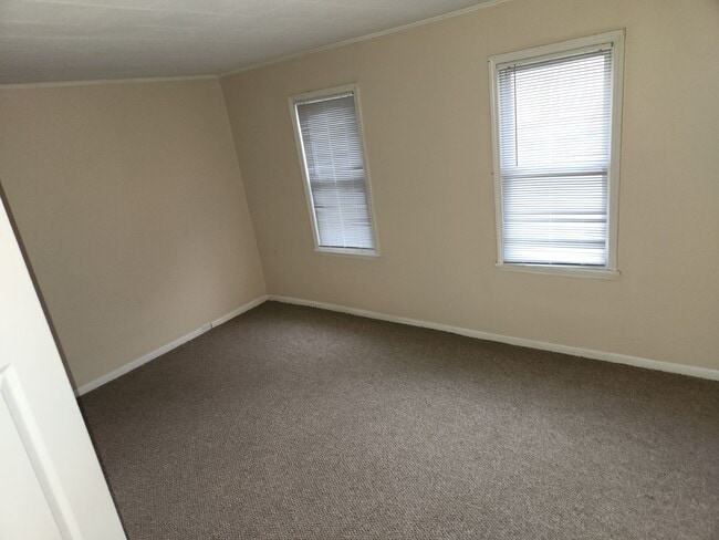 Large Master BR - 537 Mill St Unit 537 Mill St