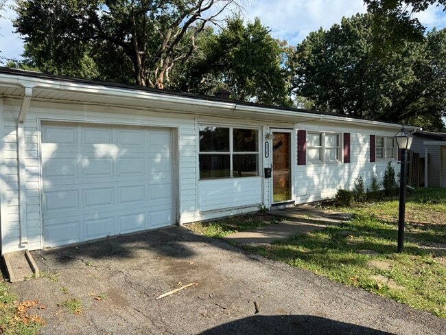 Building Photo - 2517 S 51st Terrace Rental