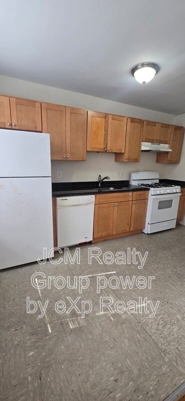 Building Photo - 9 Victory Rd Unit 17 / 2nd Floor