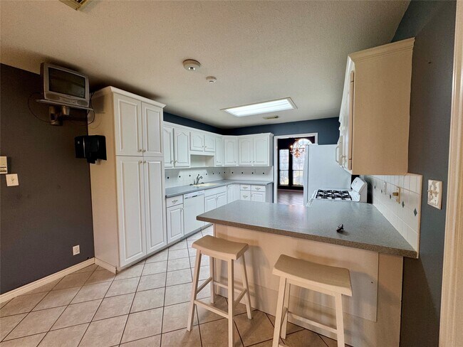 Photo - 303 Waterwood Dr