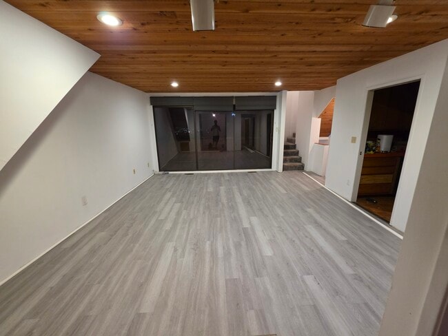 Living room (main floor) - 2635 Hollyridge Dr