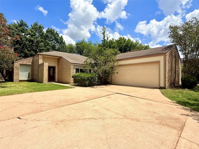 Building Photo - 11318 Briar Forest Dr
