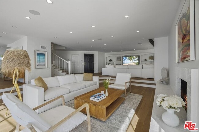 Photo - 31500 Victoria Point Rd