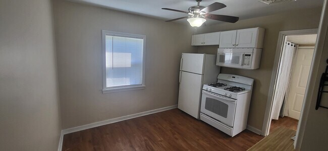 Photo - 2656 Center St