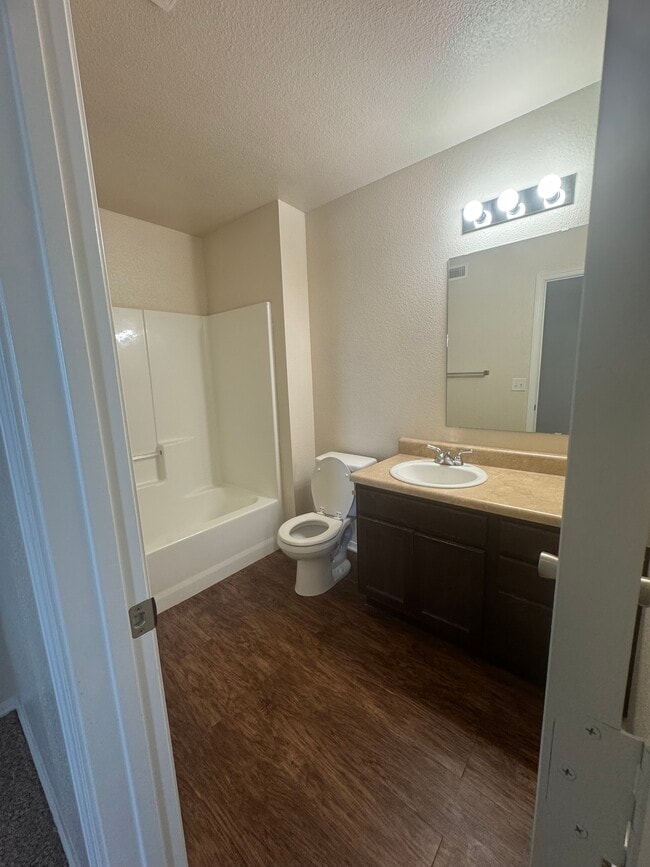 Baño principal - Jefferson Park Apartments