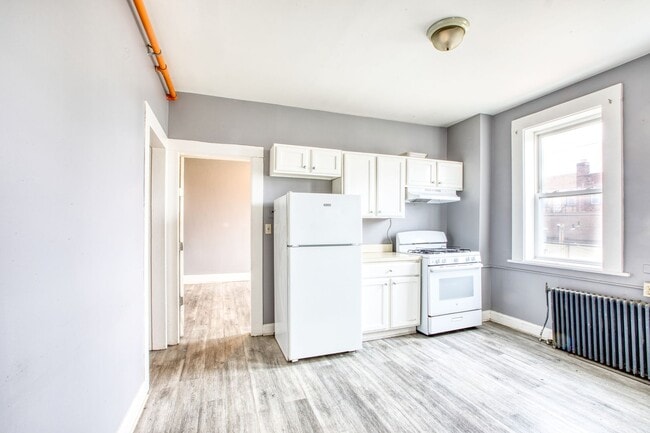 Photo - Oversized 3 Bedroom 1 Bathroom in Blackrock Neighborhood Unit 2B