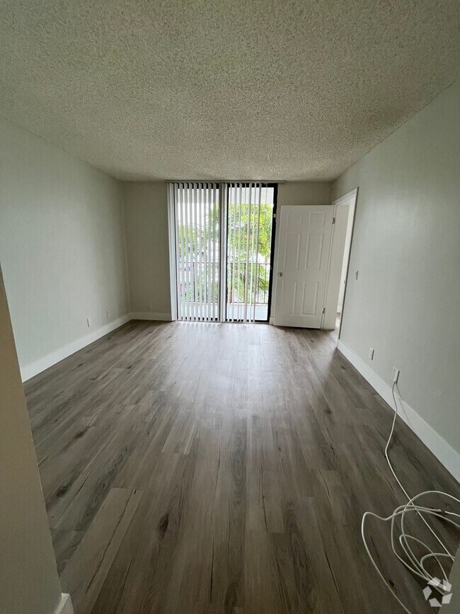 Building Photo - ONE BEDROOM ONE BATHROOM! WATERFRONT COMMU... Unit 21 Rental