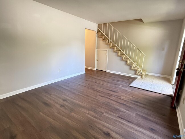 Photo - 2859 Wynterhall Rd SE