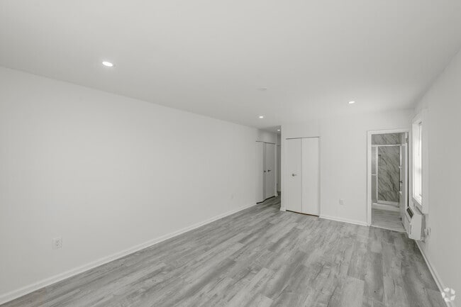 2BR, 2BA - 1,367SF - Primary Bedroom