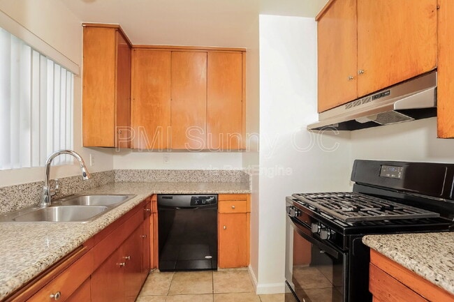 Photo - 2256 McNab Ave