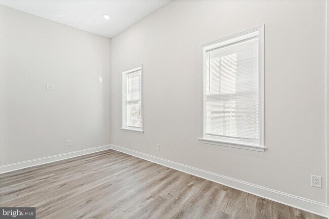 Photo - 2341 N College Ave