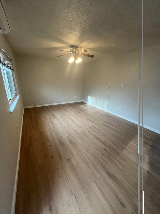 Living room - 412 Figueroa St