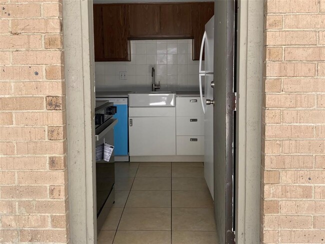 Photo - 10811 Richmond Ave. Unidad 5 Rental