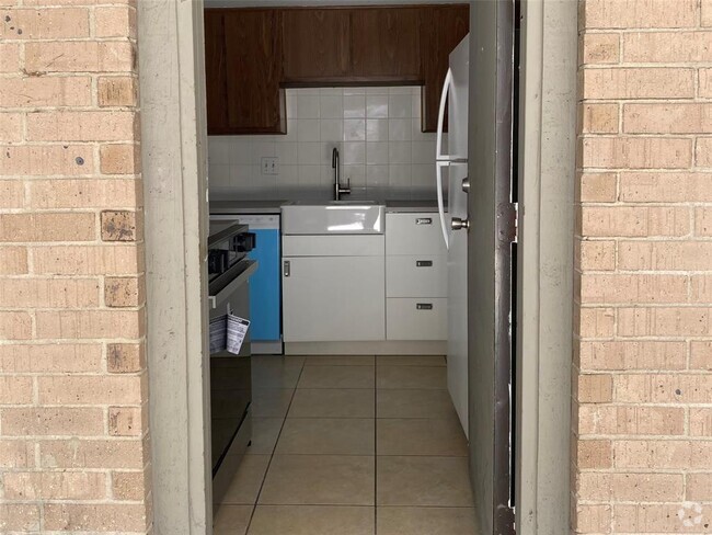 Building Photo - 10811 Richmond Ave. Unit 5 Rental