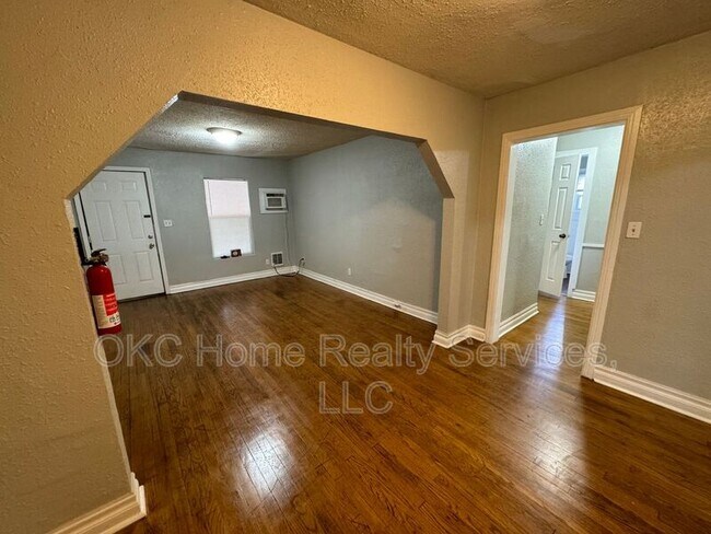 Photo - 1319 N Gatewood Ave Unit 2