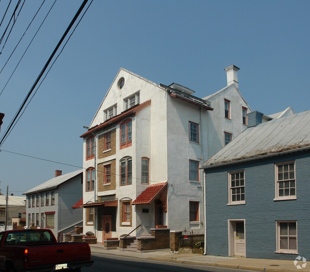 Photo - 15-19 N Mulberry St