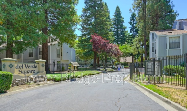 Building Photo - 100 Del Verde Cir Unit 7