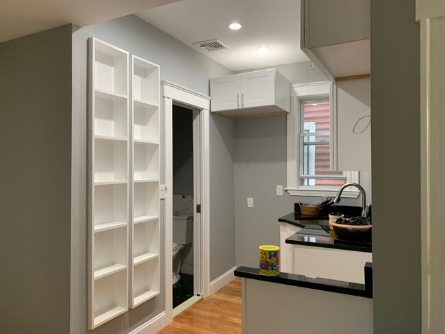 Building Photo - 146 Hillside St Rental
