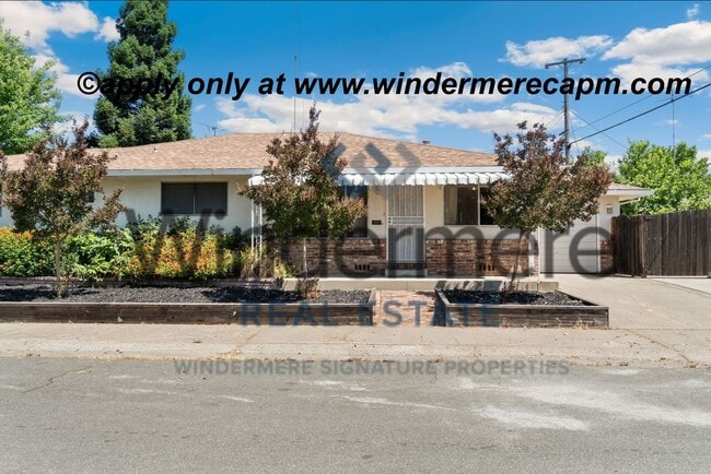 Building Photo - Vintage Charm Meets Modern Comfort – 1 Bed...