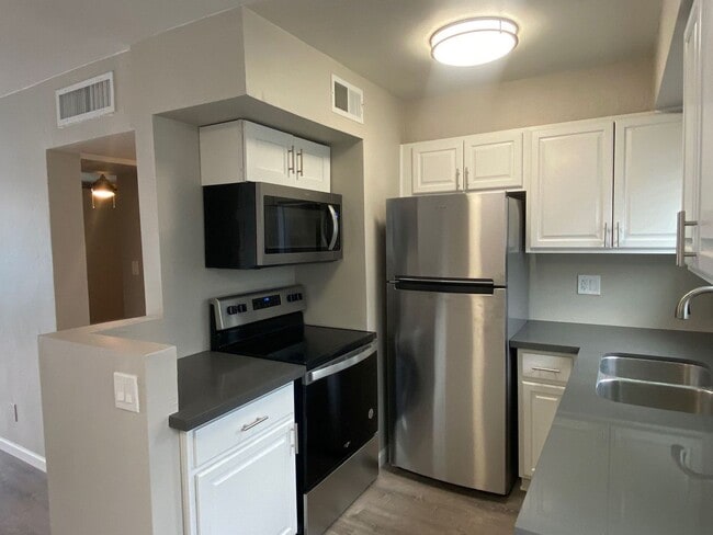 Photo - The Vintage on College