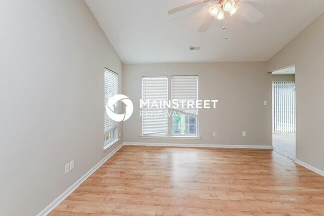 Photo - 3 Bedroom Pet-Friendly Home in Charlotte, NC with Main Street Renewal